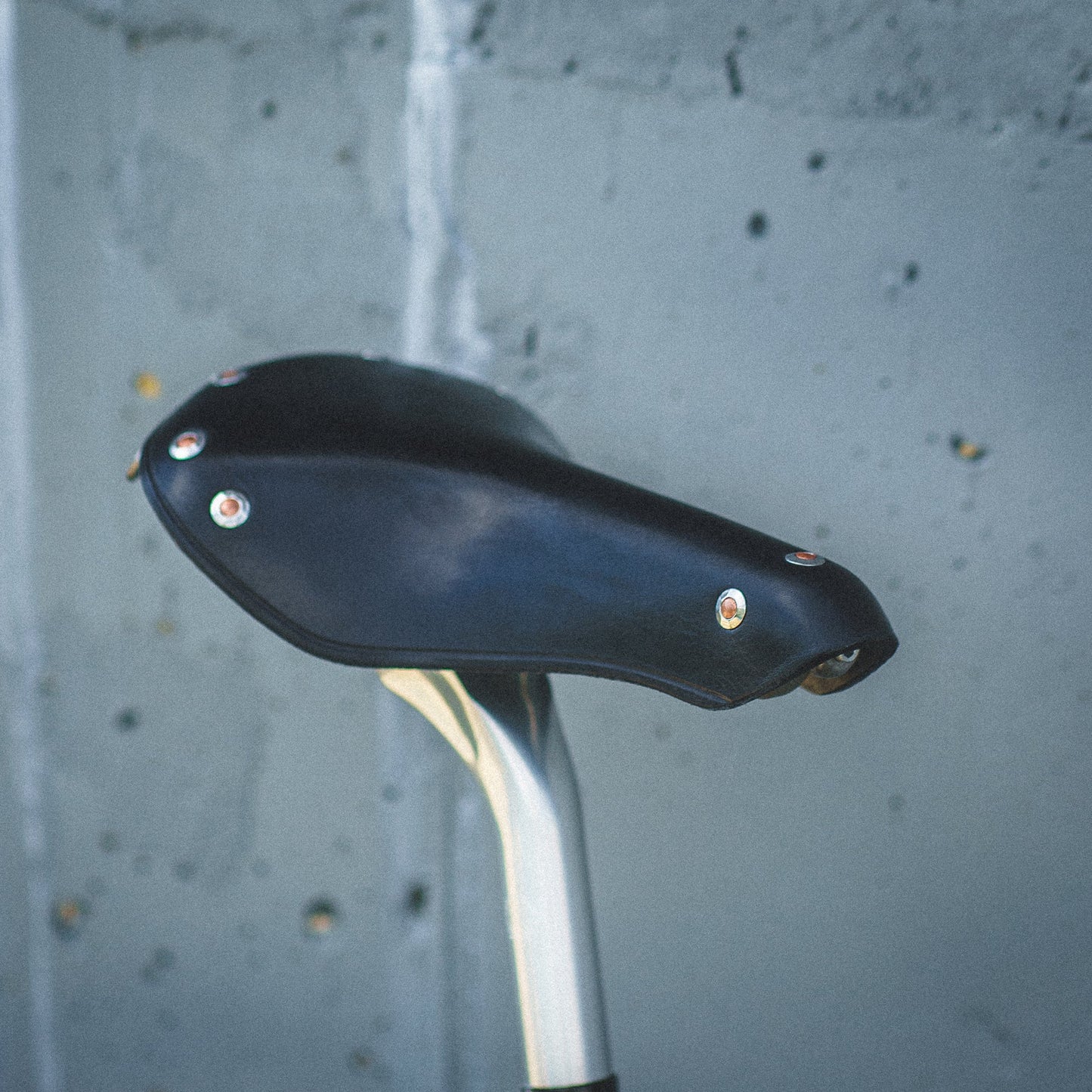 Velo Orange Model 1 Spirited Leather Saddle